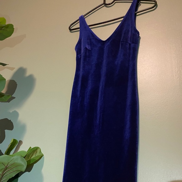 Blue suede evening dress - Picture 4 of 16